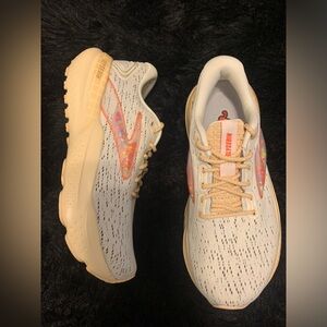 Brooks Glycerin 21 running shoe,